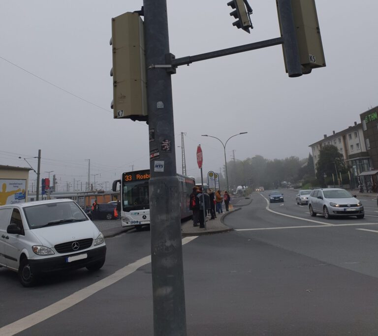 Gefahr am Bahnhof entschärfen – Grüne bringen Antrag auf Ampel für den Fußverkehr ein