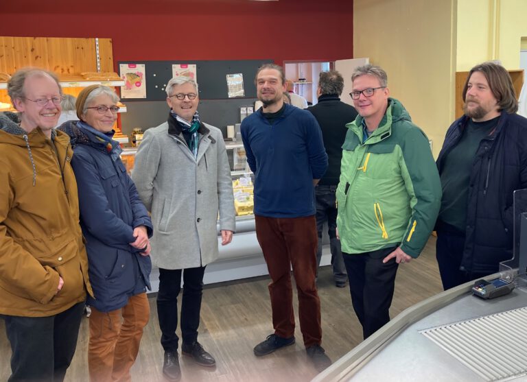Zu Besuch im Bio-Markt Friedberg: Grüne freuen sich über Neueröffnung
