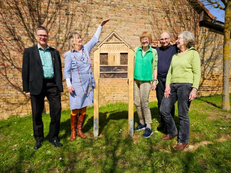 Check-in im Insektenhotel: Erfolgreiche Initiativen der Grünen in Bauernheim
